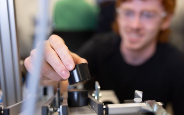 Equipamento de laboratório de tecnologia mecânica, em imagem ilustrativa
